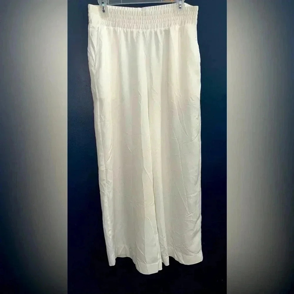 EUC white clodus Irma size large loose fit casual pants British English